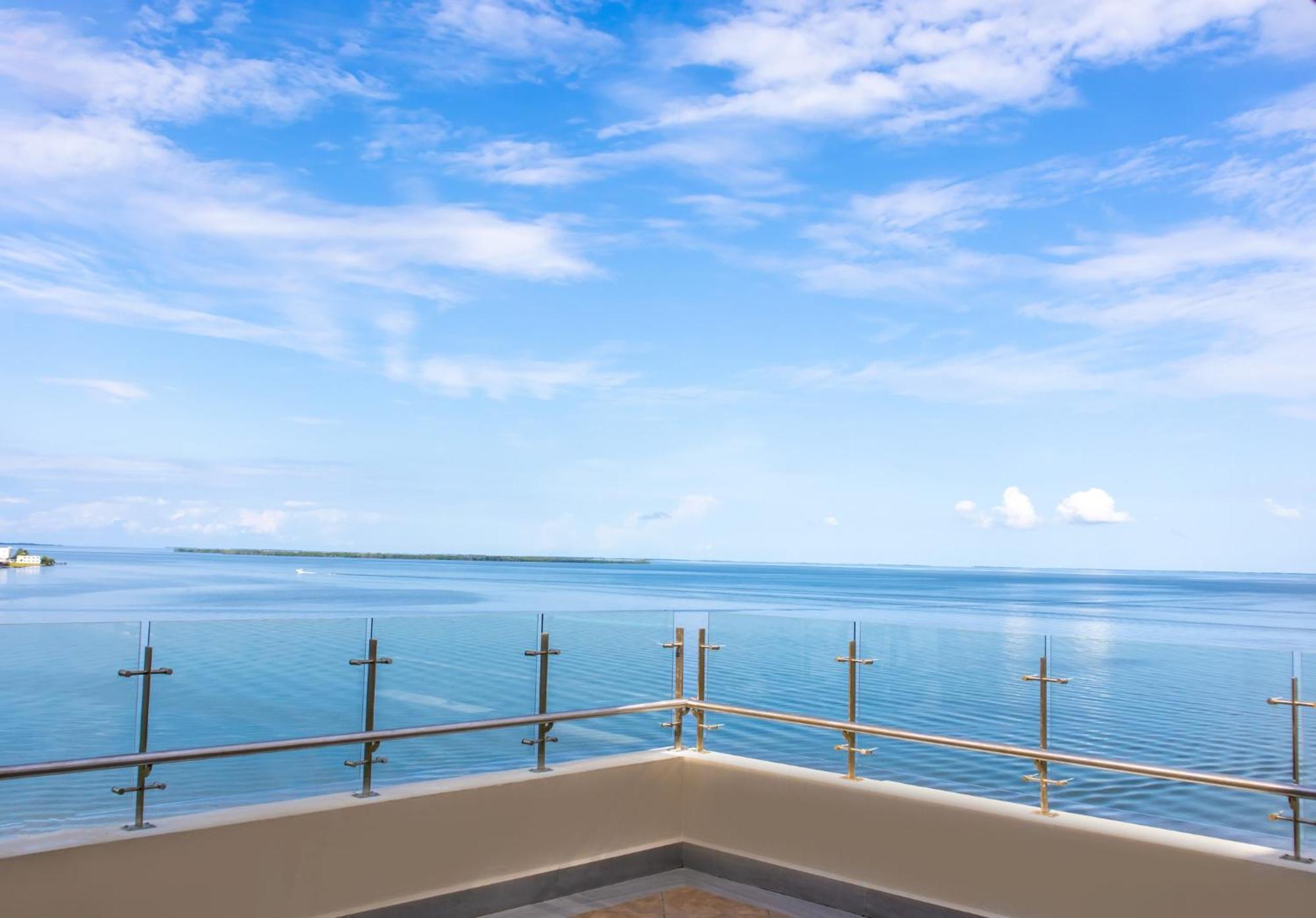Golden Bay Belize Hotel 벨리즈 시티 외부 사진